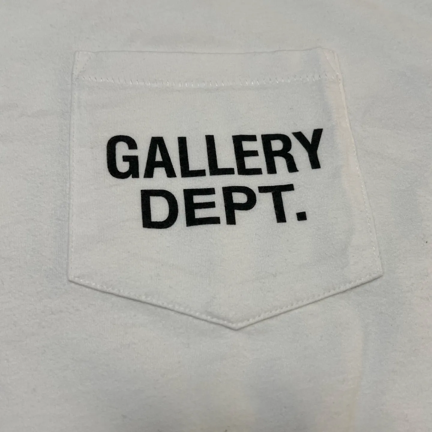 GALLERY DEPT. AUGI SLEEVELESS TEE/VINTAGE BLACK/NAVY/WHT English pocket sleeveless vest TEE Washed black/navy blue/white S-XL Same as the original version Super comfortable summer brushed lightweight material No sense of comfort on the upper body Loose and crisp fit Comfortable and breathable